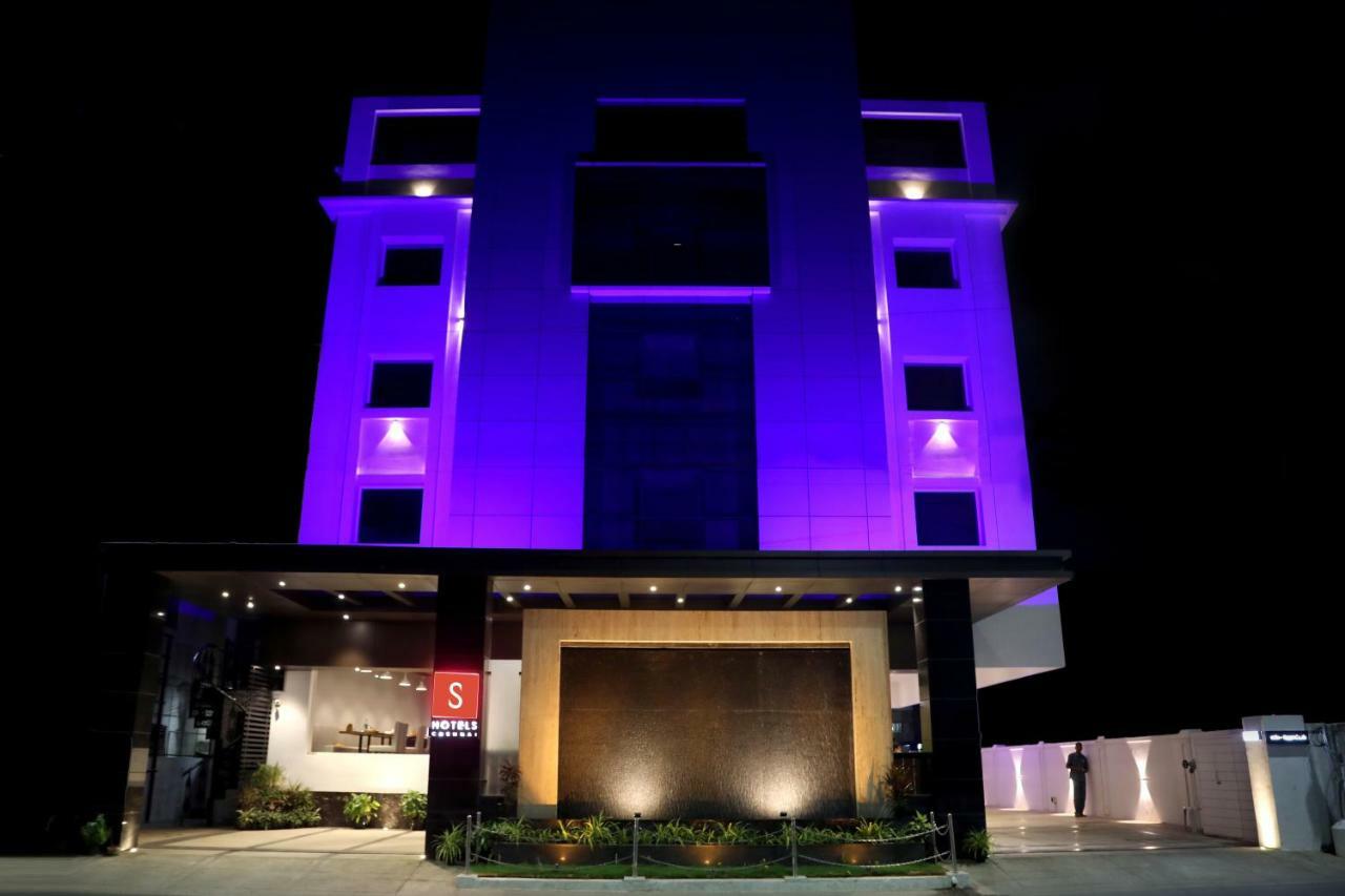 S Hotels Madras Buitenkant foto